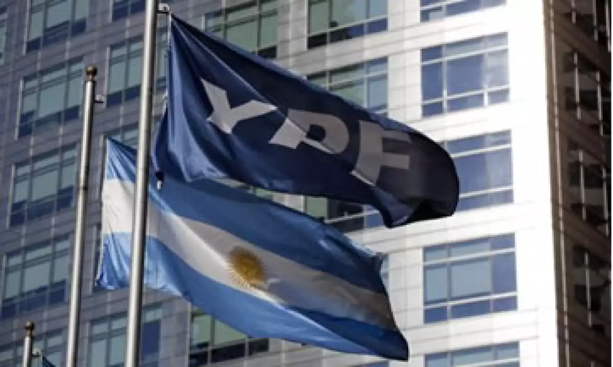 Argentina quiere nacionalizar a YPF con el argumento de que la petrolera ha entregado malas cuentas y el país ha tendido que importar petróleo. (Foto: Reuters)