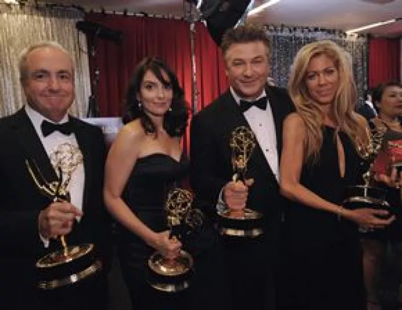 Las dos series que se llevaron la noche fueron “30 Rock” y “Mad Men”, esta última se convirtió en el primer programa de una cadena que no es HBO en ganar por Mejor Serie Dramática.