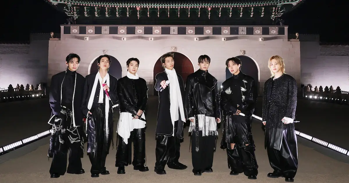 BTS dio inicio a su gira mundial Arirang sin importar la fuerte lluvia que cayó en Goyang, Corea del Sur