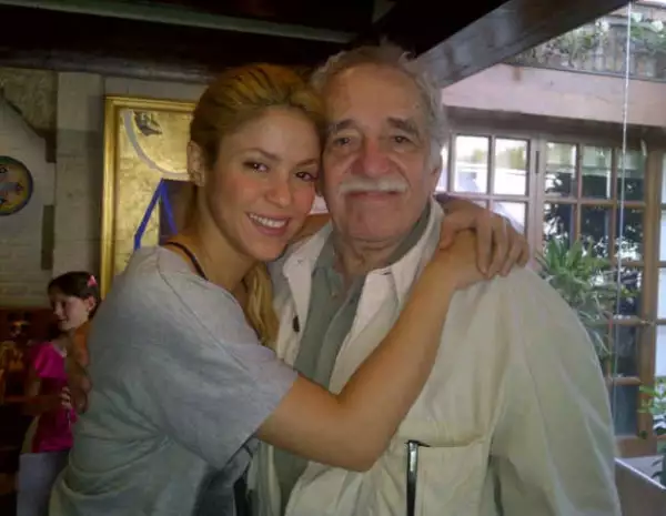 Shakira mostró en Twitter la foto que se tomó con El Gabo en su reciente visita a México.