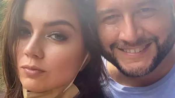 Carolyn Adams y José Ramón López Beltrán