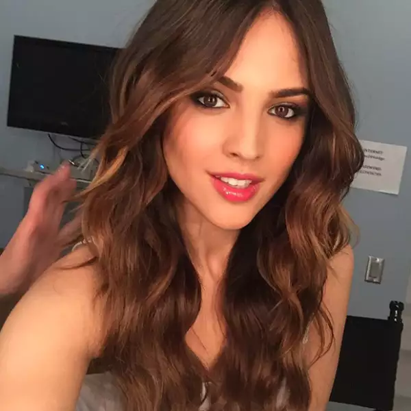 Esta fue la última foto de Eiza luciendo castaña.