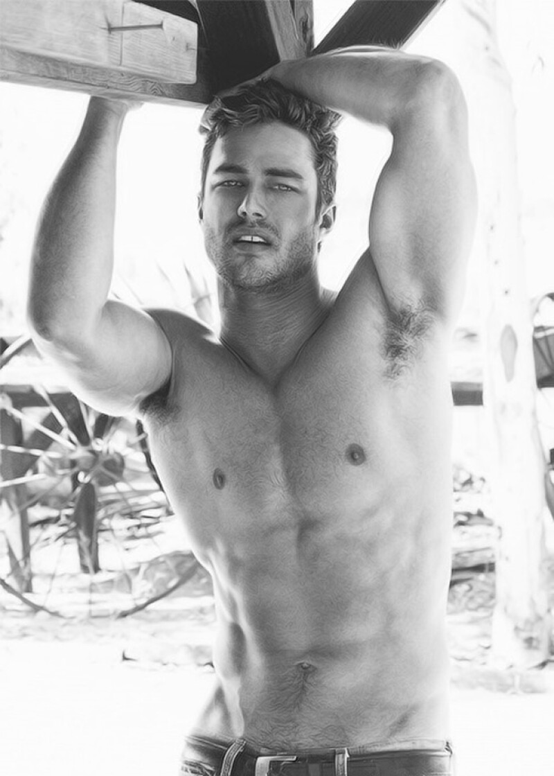 No cabe duda que Taylor Kinney ha robado más de un suspiro con esta forma de posar.