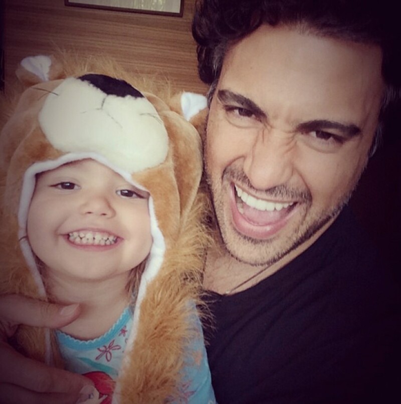 Padre e hija se la pasan de lo mejor juntos y con imágenes como esta lo demuestra el actor en su cuenta de Instagram.