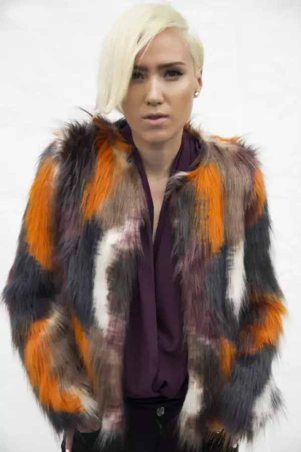 Sexy, andrógina y glamorosa, así se muestra Pambo como artista.