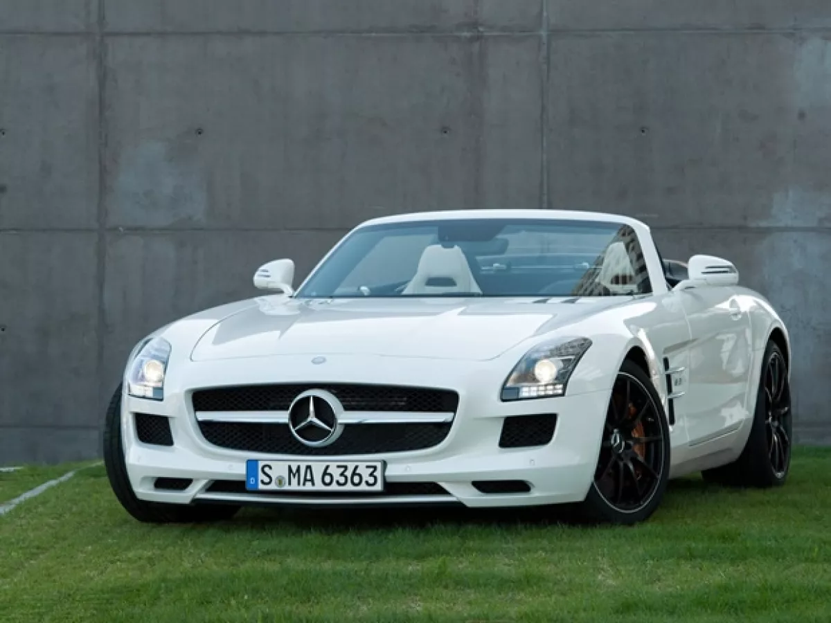 Aún no se sabe qué color es el coche que Piqué le regaló a Shakira.
