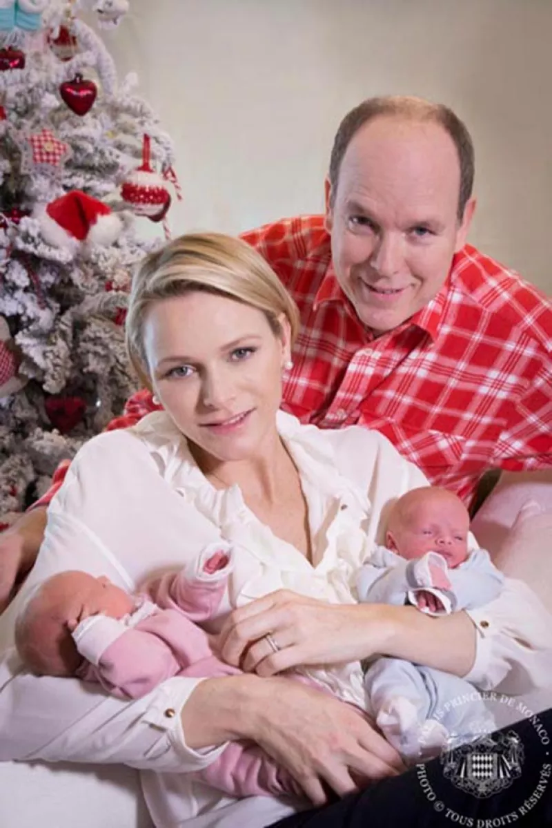 El príncipe lamenta no poder pasar más tiempo con sus gemelos Jacques y Gabriella, pero aprovecha cualquier ocasión para jugar con ellos o cambiarles los pañales.