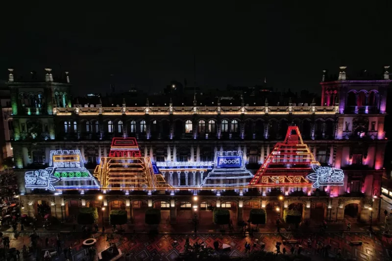 Alumbrado en el Zócalo por el 15 y 16 de septiembre 2023. 