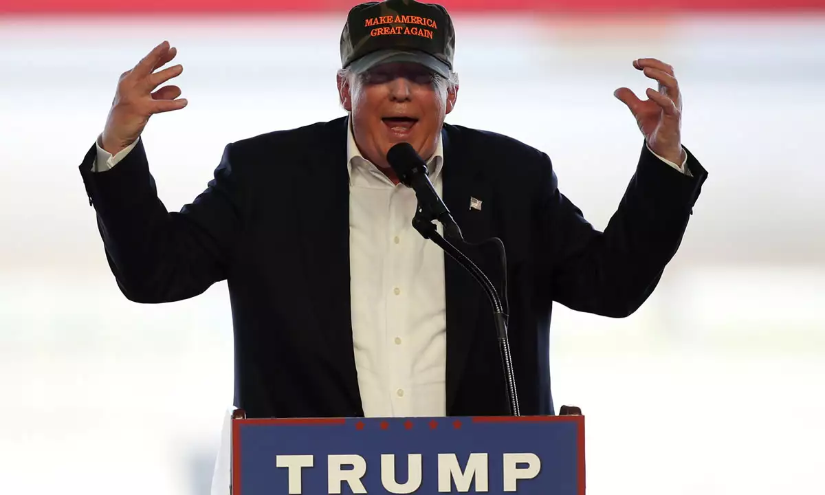 El precandidato republicano criticó a Obama y Clinton por ataque en Orlando.