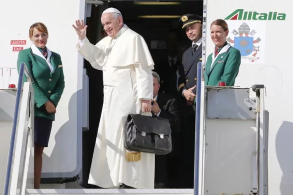 El papa viajará por Alitalia y Aeroméxico-