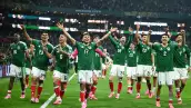 México rompe sequía mundialista de 40 años y pasa a octavos 