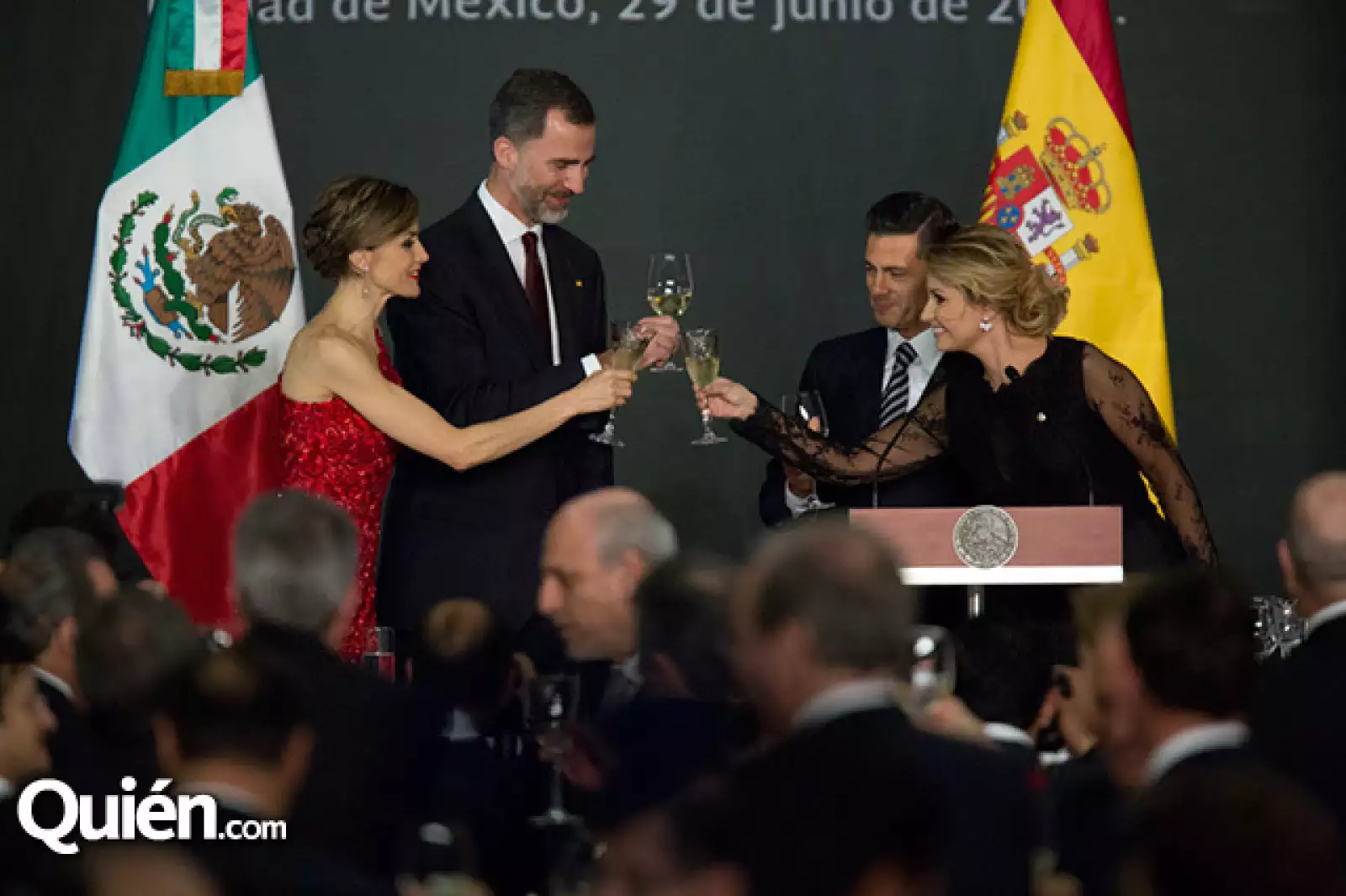 Durante el brindis en honor a la relación entre ambos países.