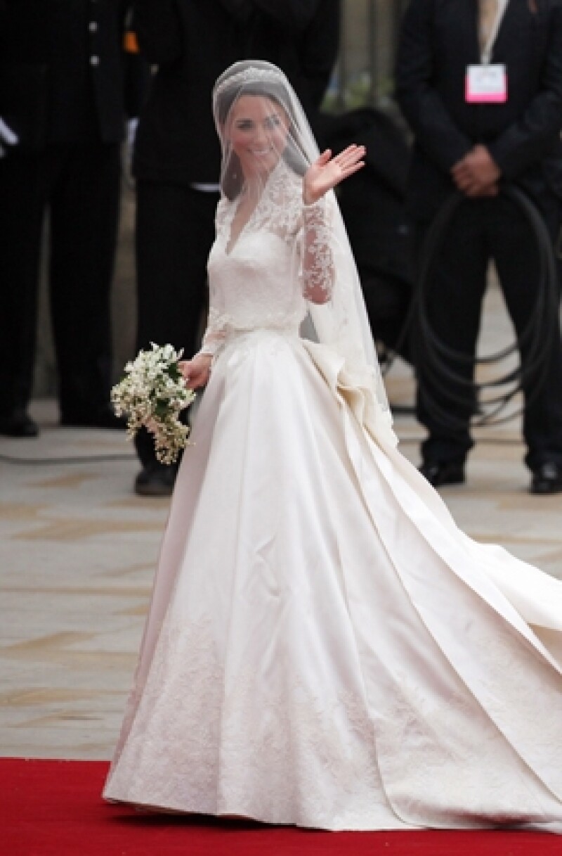 La Duquesa de Cambridge eligió a la firma británica Alexander McQueen para confeccionar su ajuar.