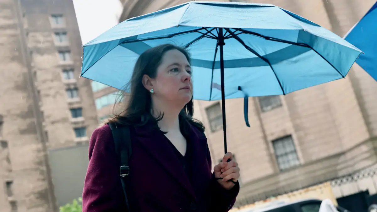 La fiscal federal Maurene Ryan Comey llega al juicio por tráfico sexual de Sean "Diddy" Combs en el Tribunal Federal de Manhattan el 22 de mayo de 2025.