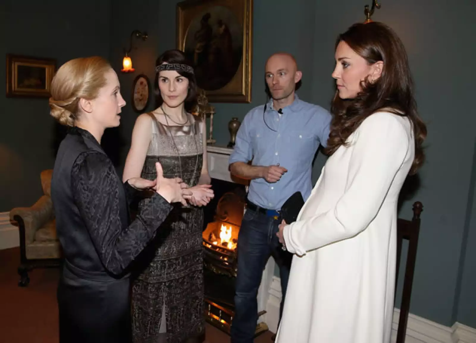 Joanne Froggatt (izquierda) incluso tuiteó sobre la visita de la duquesa.