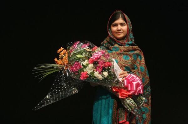 Malala durante la ceremonia en la que le entregaron el importante reconocimiento.