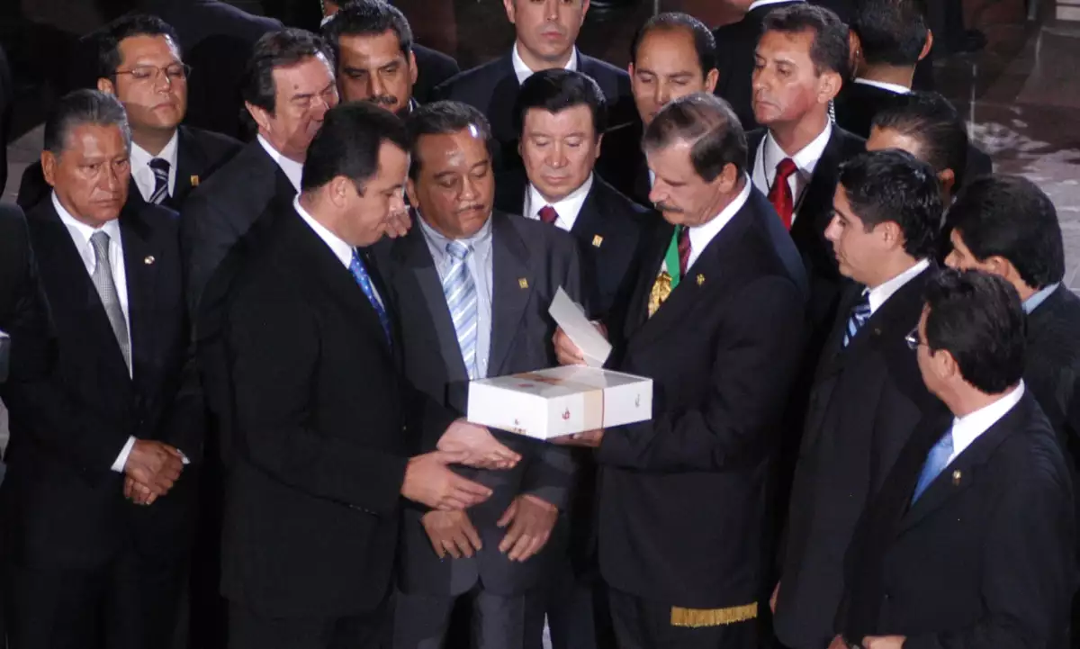 Fox entregó su último Informe de Gobierno en el vestíbulo de la Cámara de Diputados.