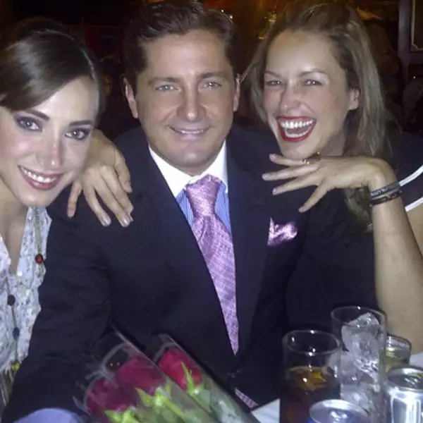 El primer 14 de febrero que pasaron juntos, el empresario le mandó un enorme ramo de rosas, las flores preferidas de la modelo que saltó a la fama en el programa `Big Brother 3R´.
