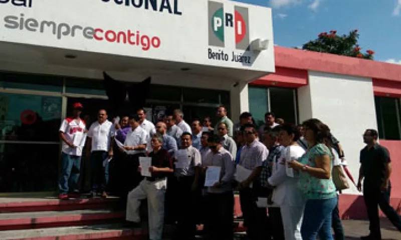 Los inconformes acusan al PRI de entregar la plaza al PVEM rumbo a las elecciones del próximo 5 de junio. (Foto: Javier Vite )