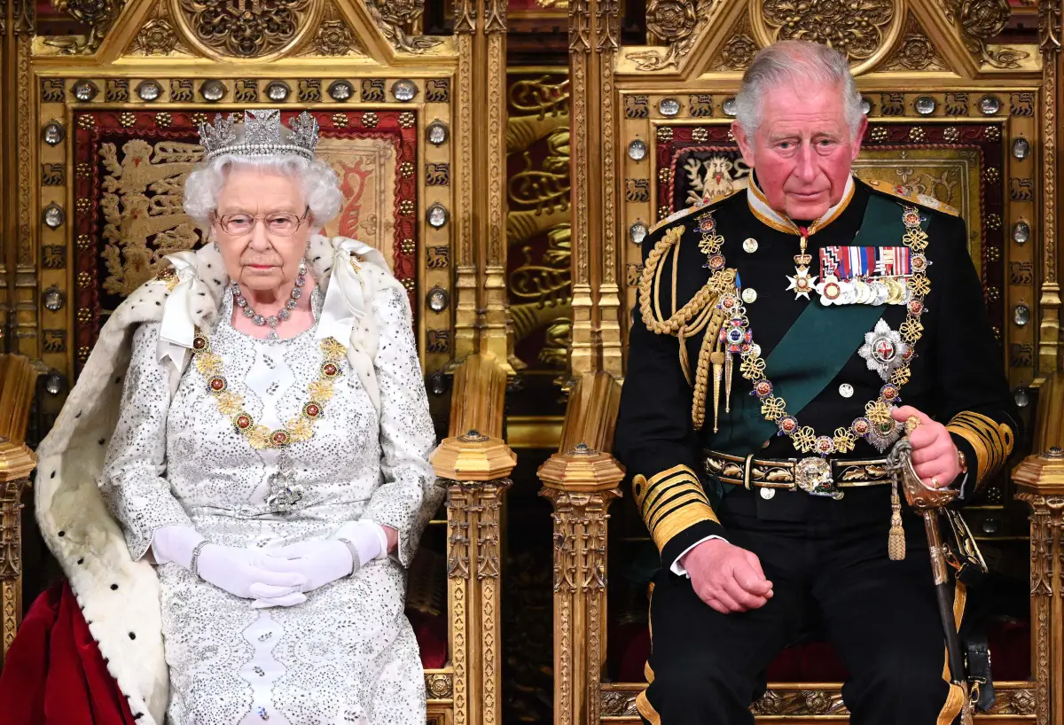 Isabel II y Carlos III tienen un gran linaje