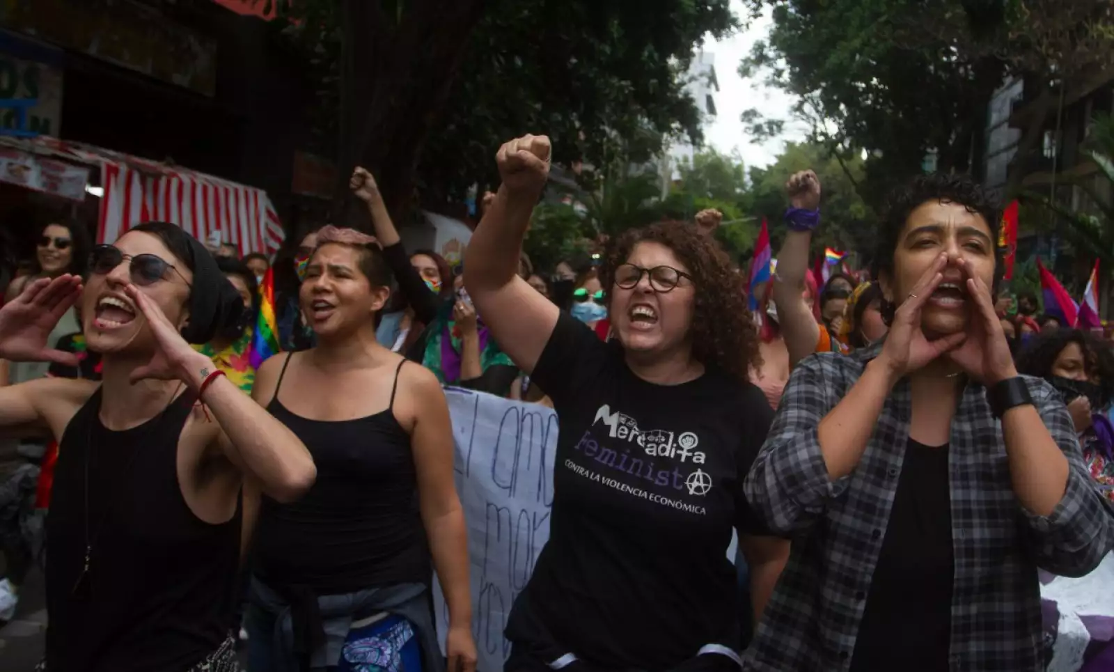 Miles de mujeres convocaron a la "Marcha Lencha", en la que protestaron por la diversidad sexual