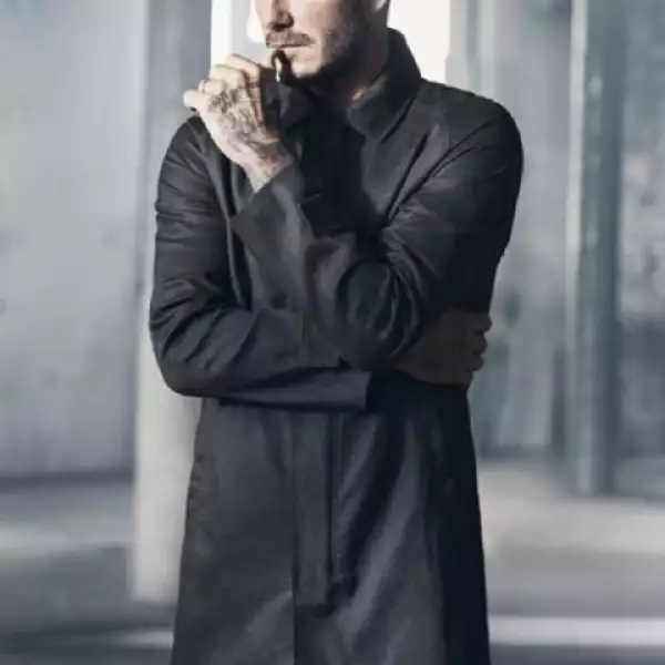 Modern Essentials Selected by David Beckham incluye bomber jackets, una chamarra de jeans, una blazer de lino, una polo, y una camisa de popelina.