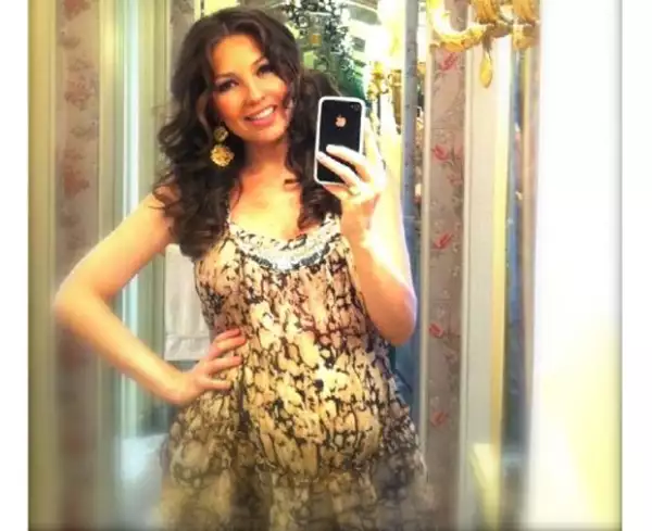 La actriz y cantante compartió con sus seguidores de Twitter imágenes de su tercer baby shower.