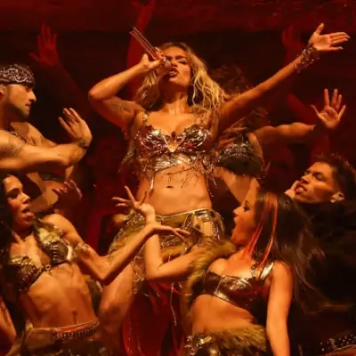 "No sientan miedo, sientan orgullo”: Karol G honra a latinos en Coachella 2026