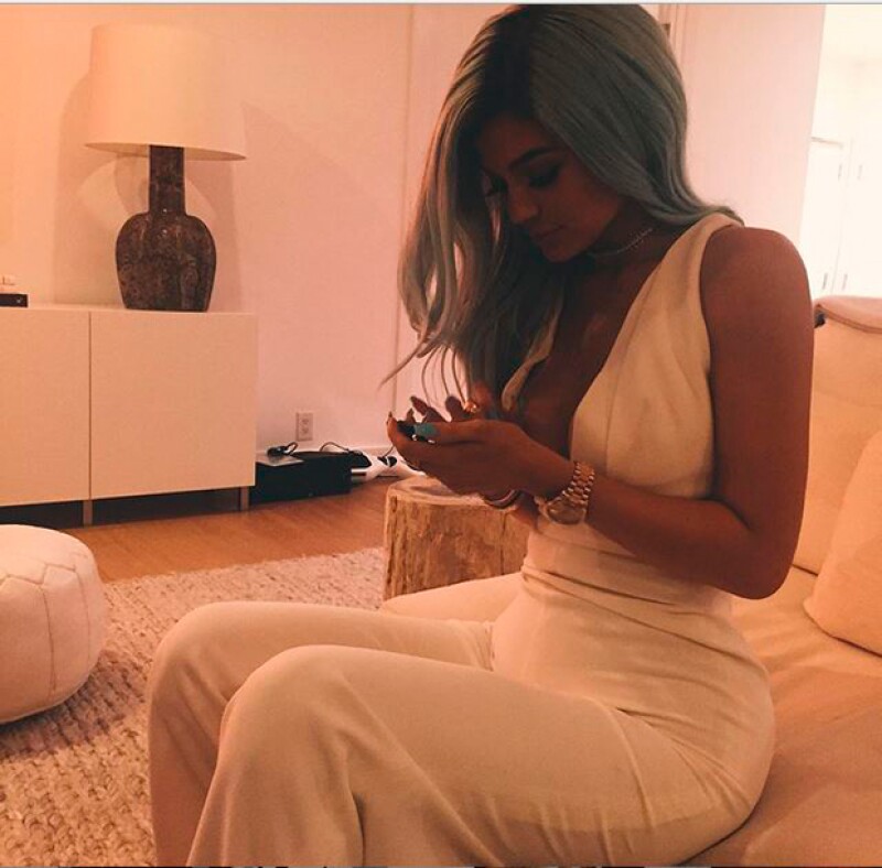 Kylie completó su look con un sexy atuendo.
