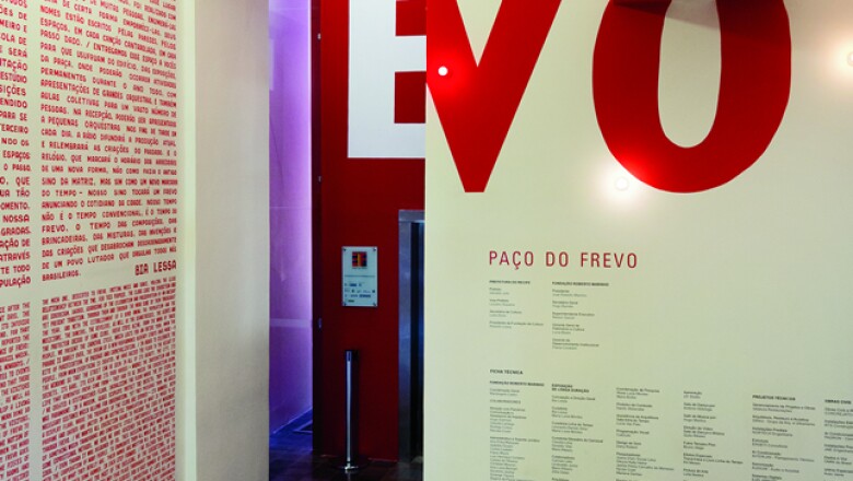 Es el mejor espacio cultural de Recife y cuenta la historia pernambucana en cuatro pisos. En uno de ellos, una línea del tiempo acompañada de videos reconstituye la creación del ritmo surgido en esta ciudad en el siglo XIX: el frevo.