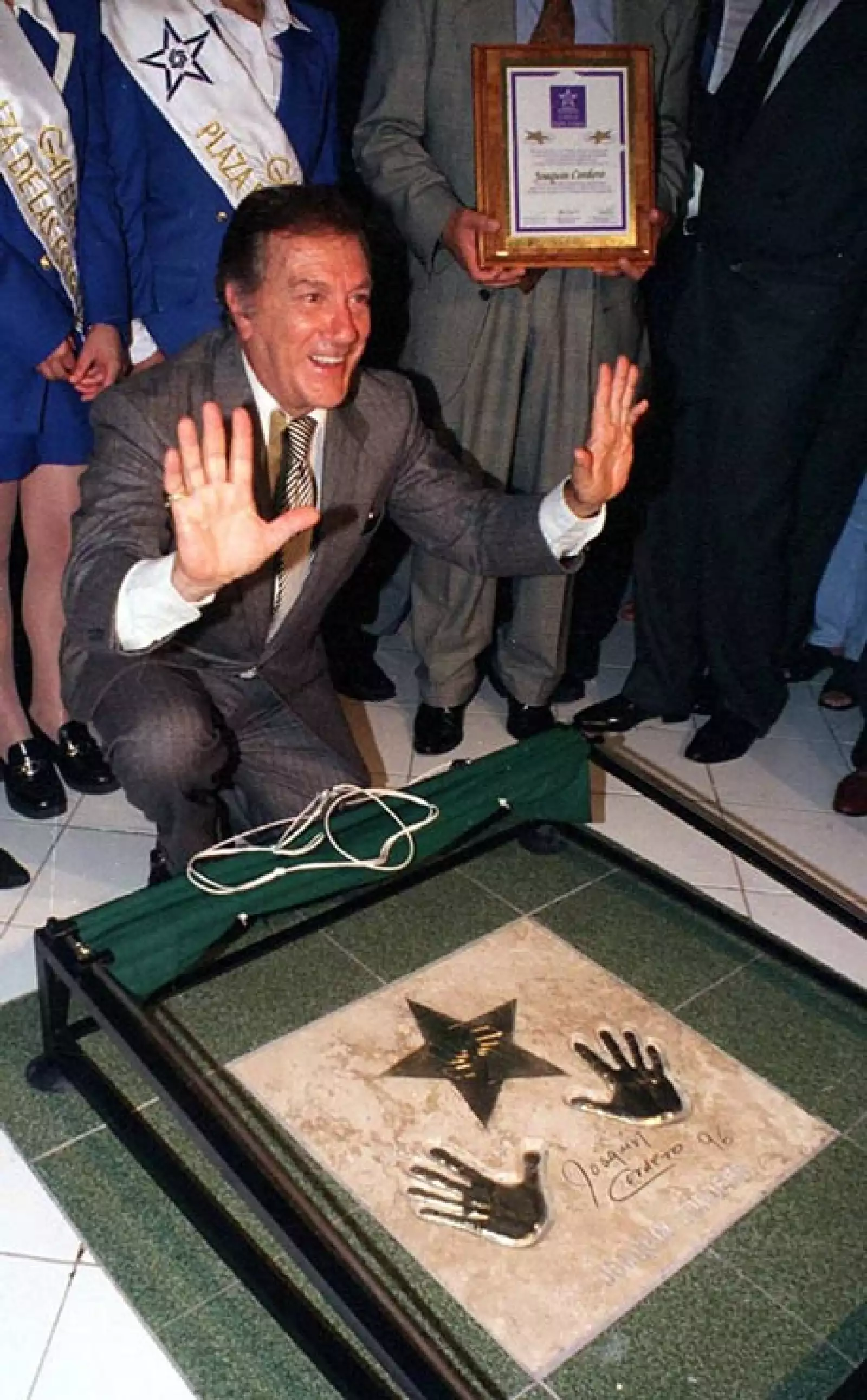 Más tarde, intentó cursar la carrera de Jurisprudencia en la Escuela Libre de Derecho, pero en 1946 se decidió por la actuación.