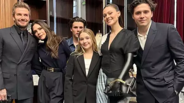 Brooklyn y Nicola con la familia Beckham 