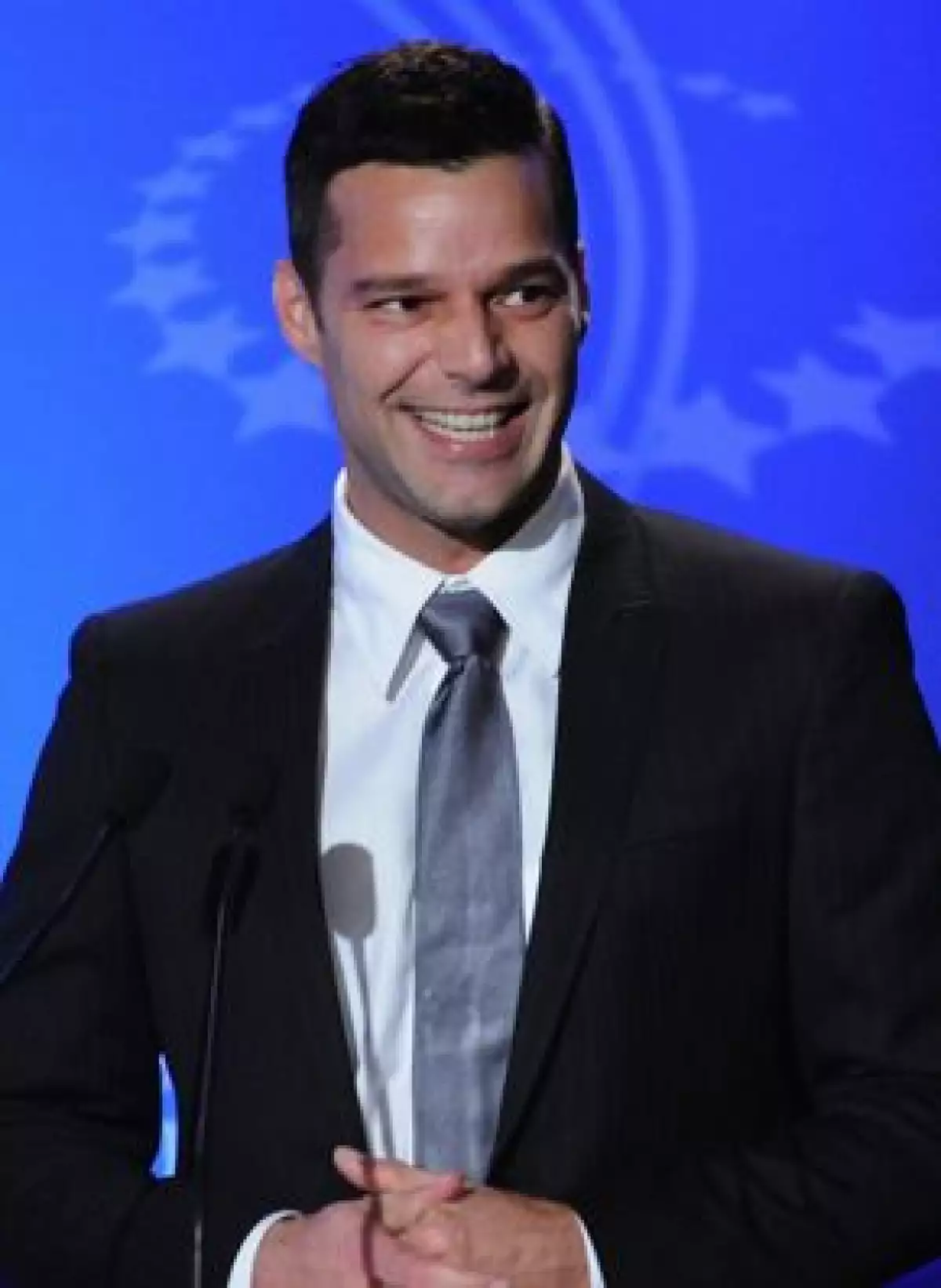 El cantante entró a la producción y distribución de programas de televisión.