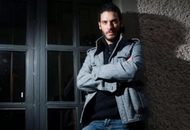 En El Nombre del Amor, el actor dará vida a Gabriel y será el encargado de alterar el romance entre los personajes encarnados por Sebastián Zurita y Allison Lozz.