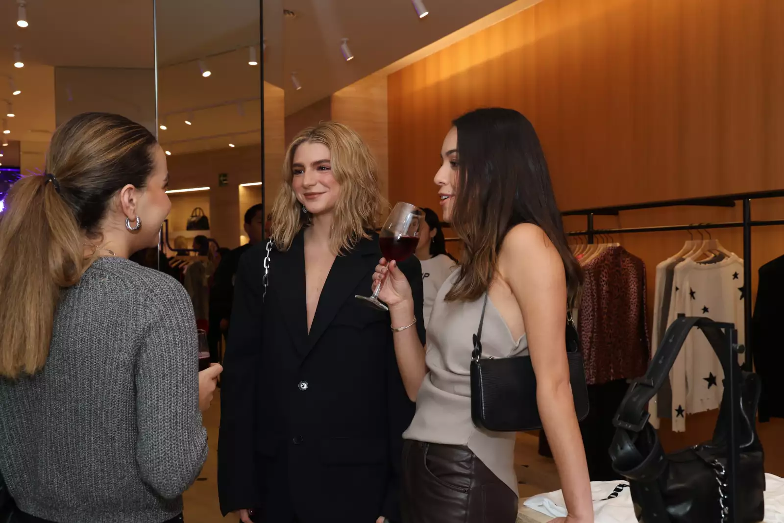 Naghume Henkel , Mila Franco y Mafer González 