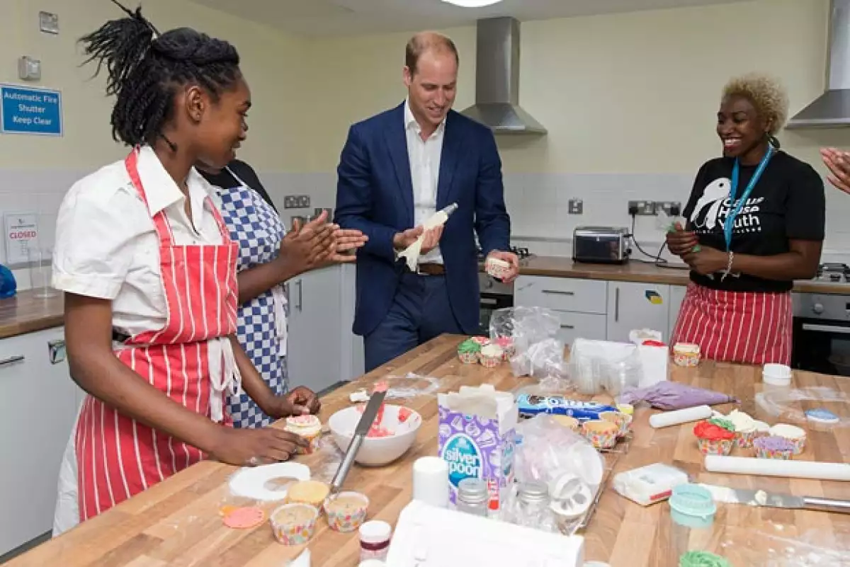 William también demostró qué tan hábil es cocinando.
