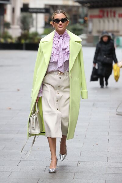 Ashley Roberts usó los tonos pastel a su favor, sus pumps plateados son el toque perfecto. 