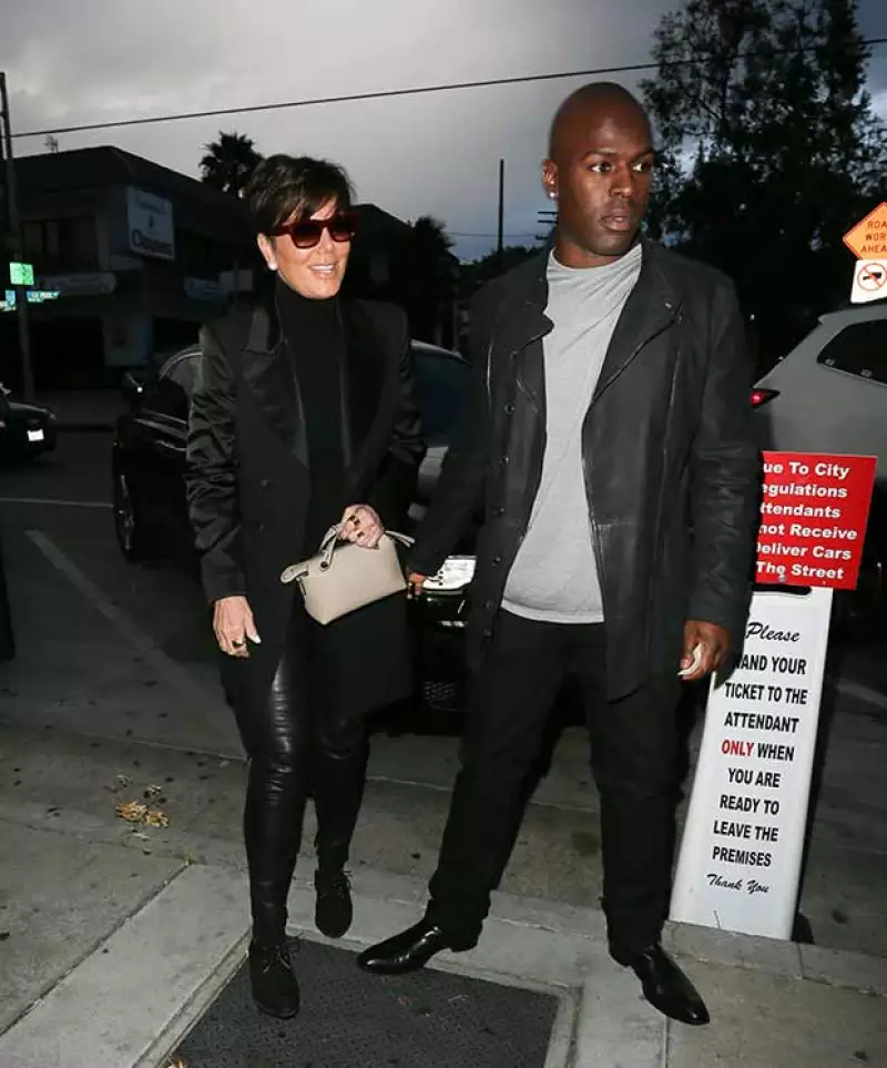 Desde que se reveló la nueva identidad de su ex, la matriarca del clan Kardashian no había hecho apariciones públicas, hasta ahora que salió a cenar con Corey Gamble en Los Ángeles.