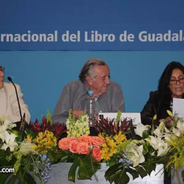 Braulio Peralta,Eduardo del Río Rius,Rossana Reguillo