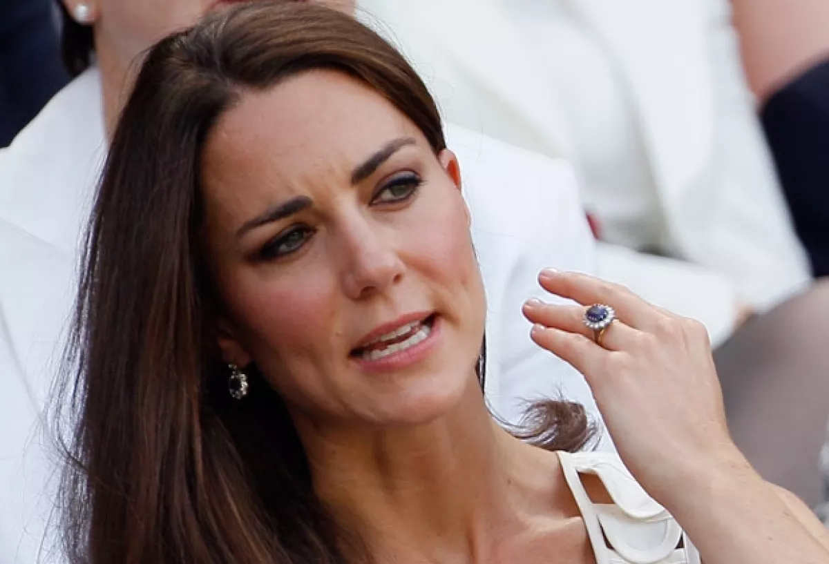 La Duquesa de Cambridge sigue usando el anillo de compromiso que perteneció a la fallecida Lady Di.