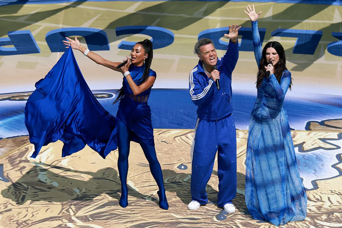Nicole Scherzinger, Robbie Williams y Laura Pausini 