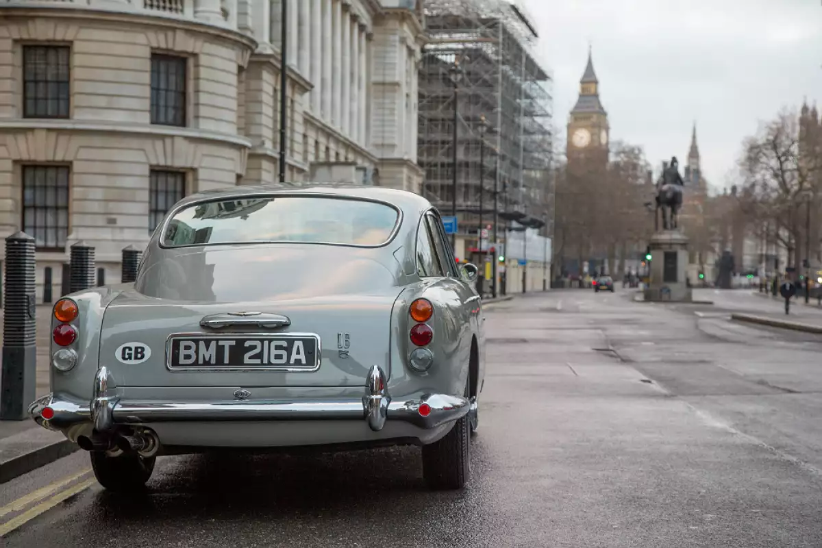 Goldfinger DB5 Contunation_ (6).jpg