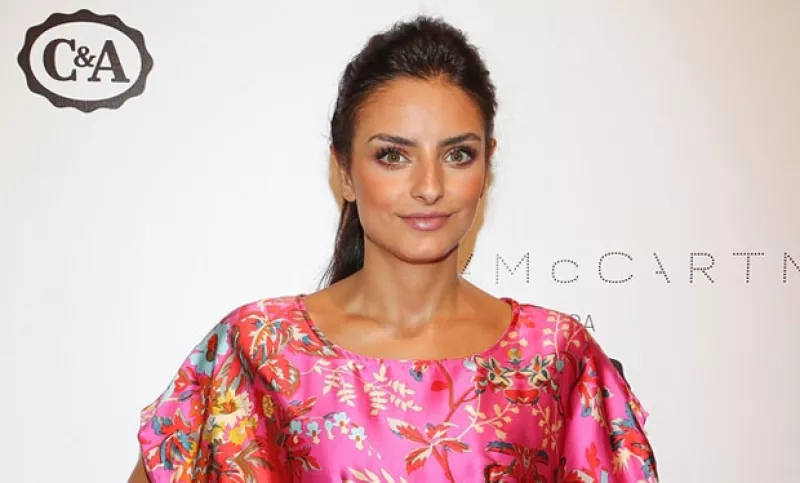 La actriz y modelo declaró que el pleito con su hermano José Eduardo y su papá Eugenio Derbez se acabó y que ahora ya se llevan bien.