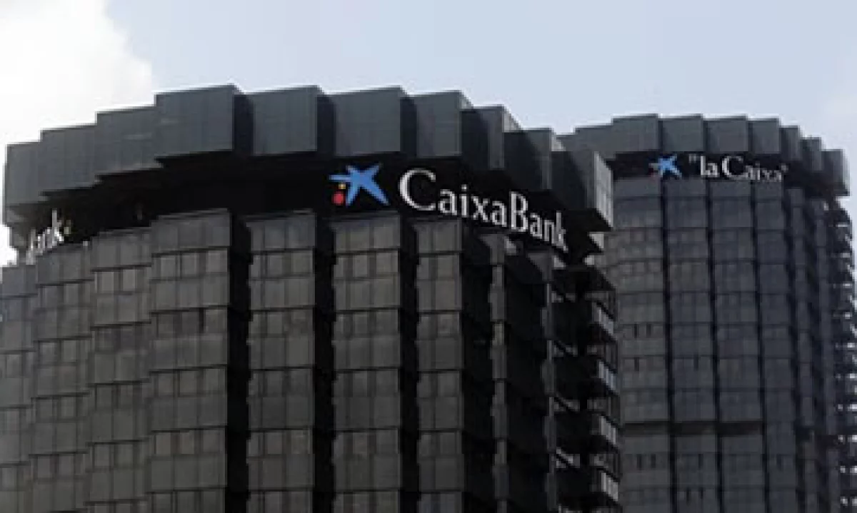 Con la venta de inmuebles, CaixaBank obtuvo capital en un momento en que lo necesitaba, a pesar de ser el mayor banco de España por activos. (Foto: Reuters)