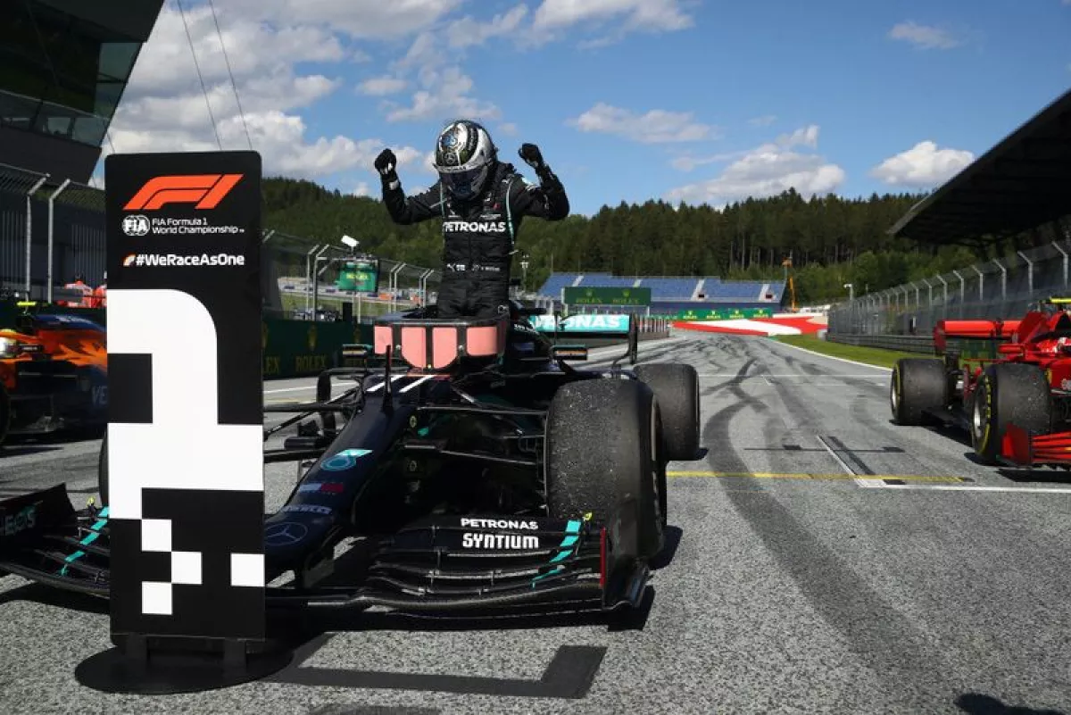 Bottas celebra su victoria en el GP de Austria