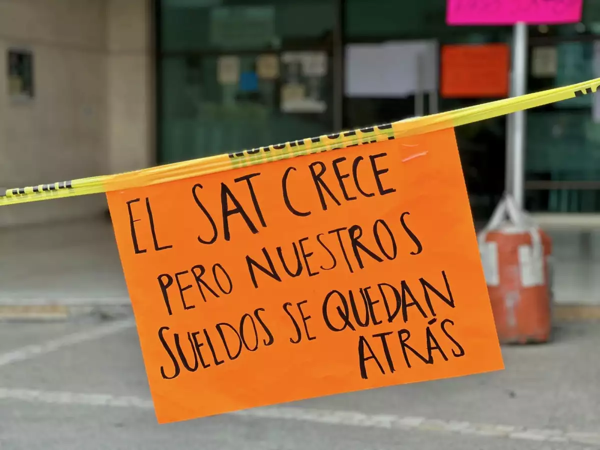 Las 8 demandas clave del personal del SAT para levantar la protesta de “brazos caídos”
