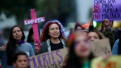 (Mujeres se manifiestan por la violencia de género y feminicidios)