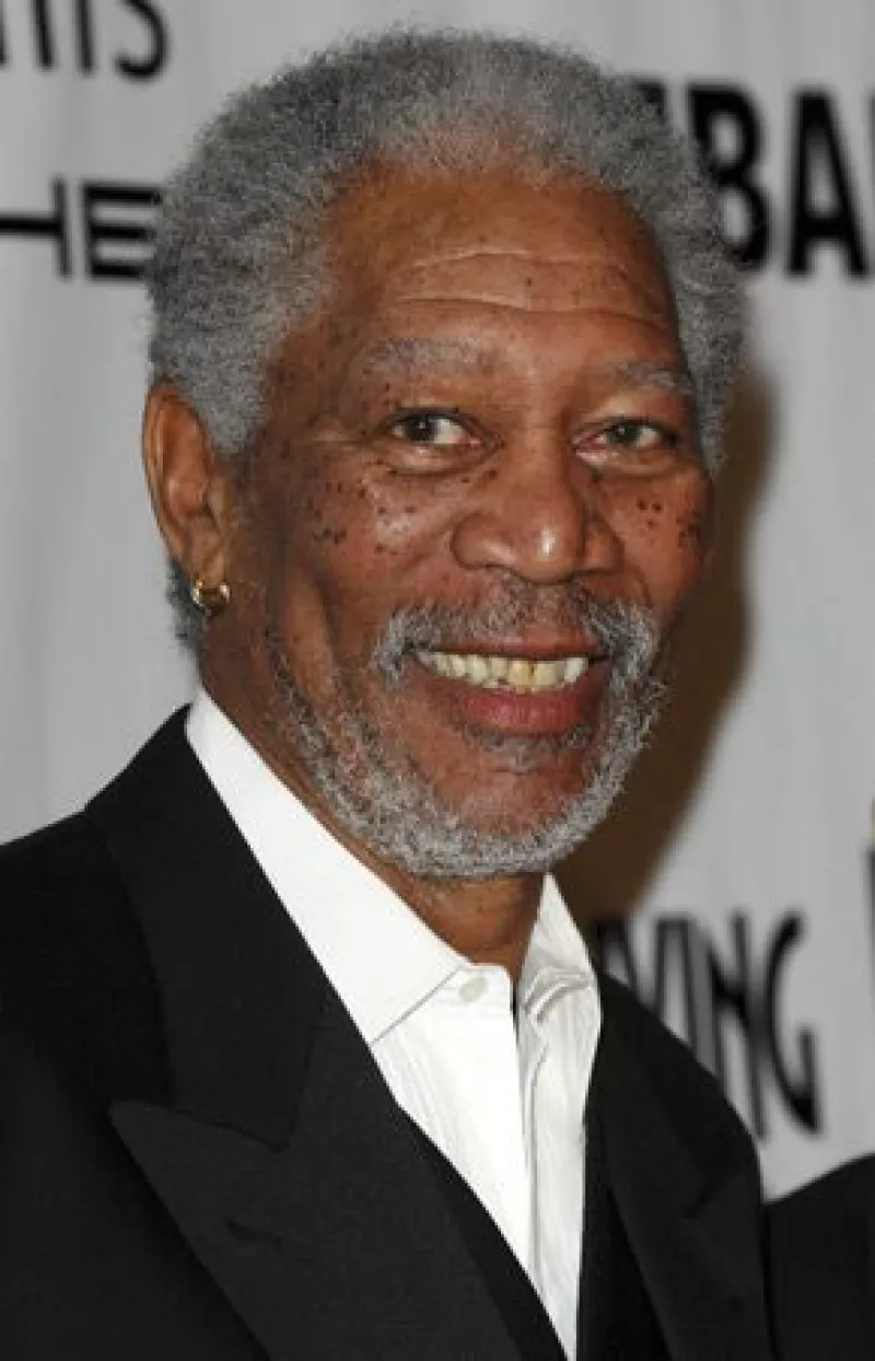 La mujer que viajaba con el actor cuando se accidentaron el año pasado lo acusa de haber bebido de más.