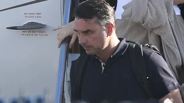Flávio Bolsonaro llega al aeropuerto de Miami. 