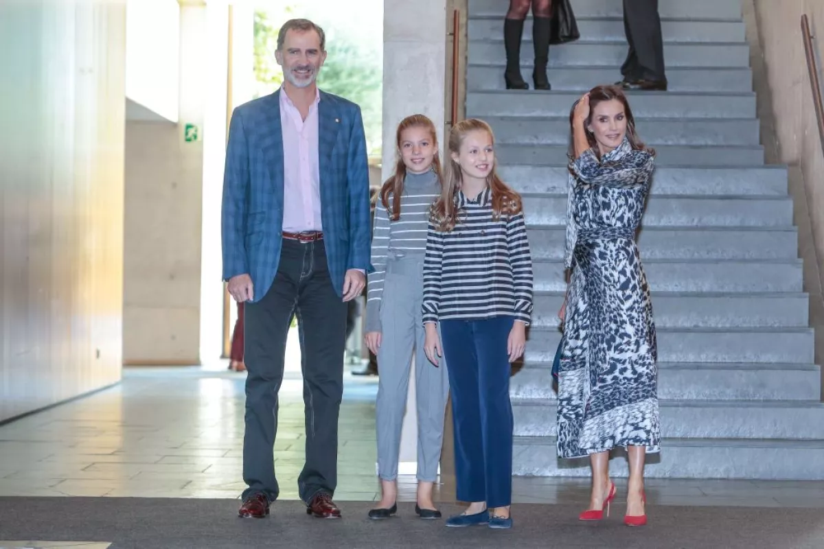 Rey Felipe VI,  infanta Sofía, princesa Leonor  y reina Letizia